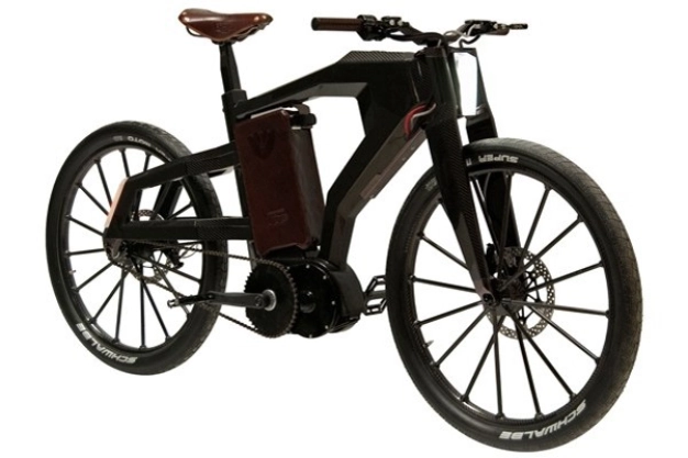 Kariyer de yapıyor pedal da çeviriyorlar