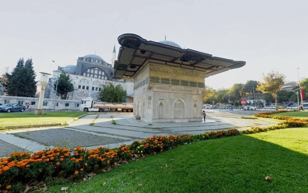 Deniz doldurularak yapılan ilk camii