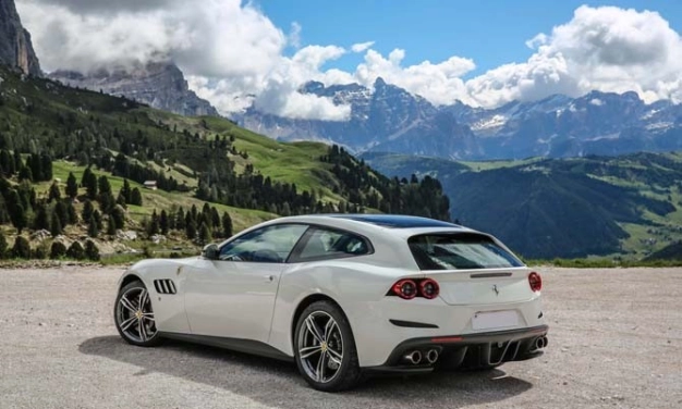 Dört çeker Ferrari Türkiye’de