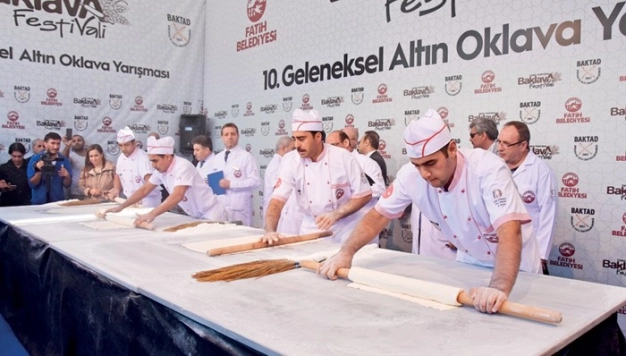 Baklava ustaları hünerlerini sergiledi