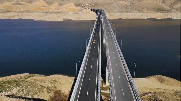 Türkiye'nin en uzun köprüleri arasına girecek Hasankeyf-2 Köprüsü yarın hizmete alınacak