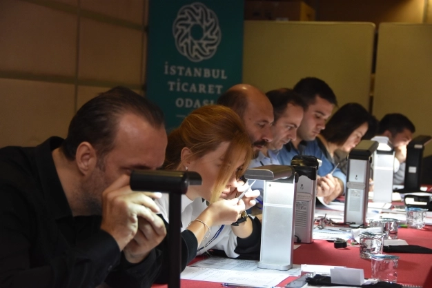 Pırlantacılar mesleği sertifikayla parlatıyor