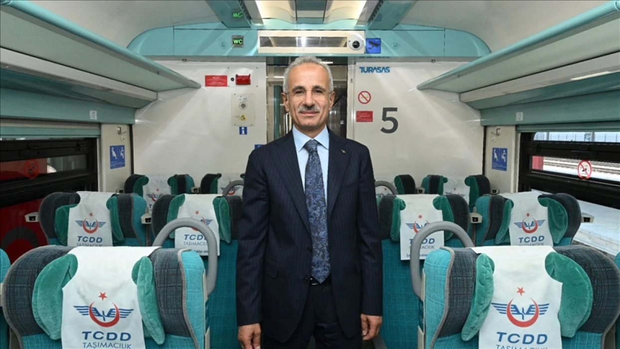 Tren gar ve istasyonlarında internet ücretsiz olacak: Bakan Uraloğlu açıkladı!